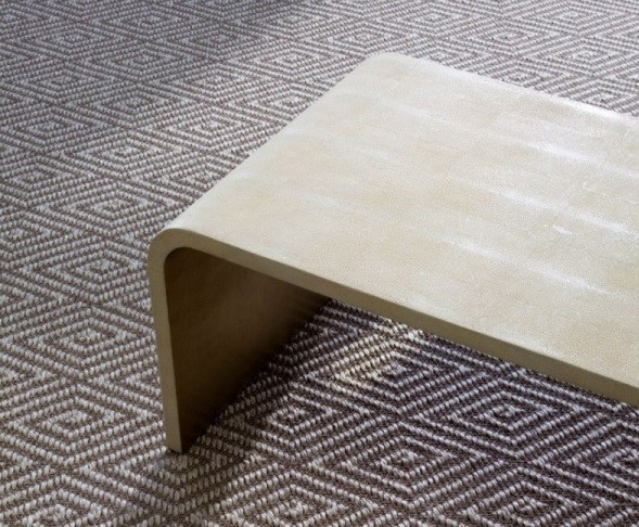 Moderný a luxusný koberec je štýlovou dekoráciou každej obývačky